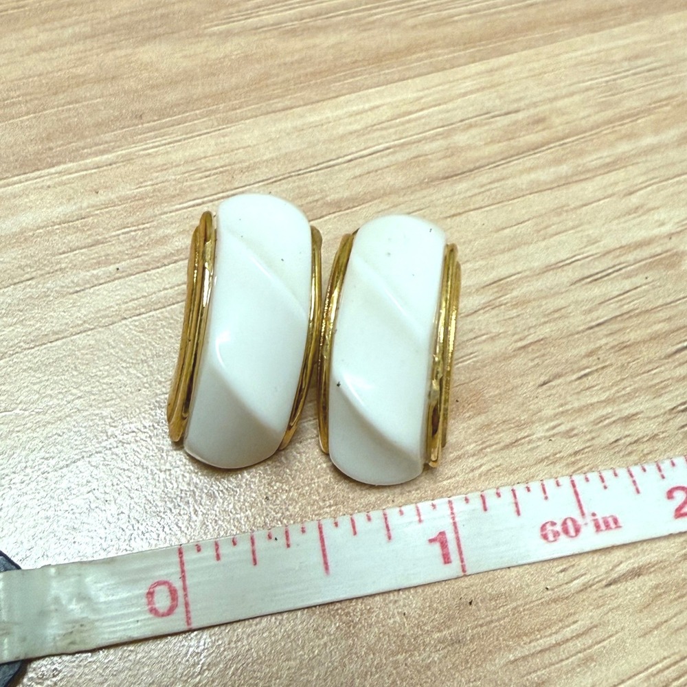 Vintage White Resin Gold Tone J Hoop Earrings Chunky Twisted Half Hoops Post